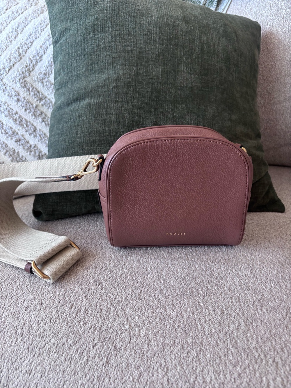 RADLEY LONDON Mauve Pebbled Leather Crossbody with Cream Strap